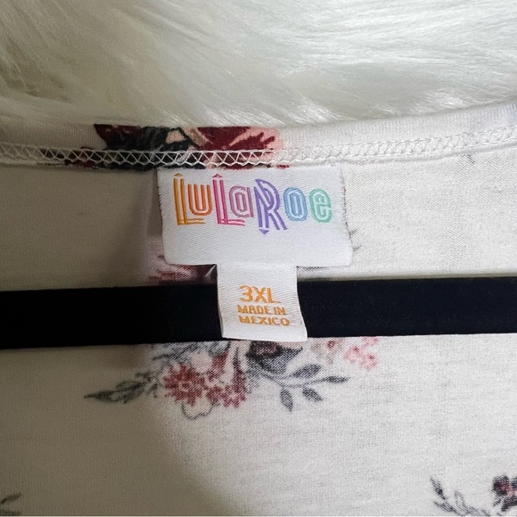 Lularoe Lynnae White Floral Top Size 3XL - Picture 3 of 3